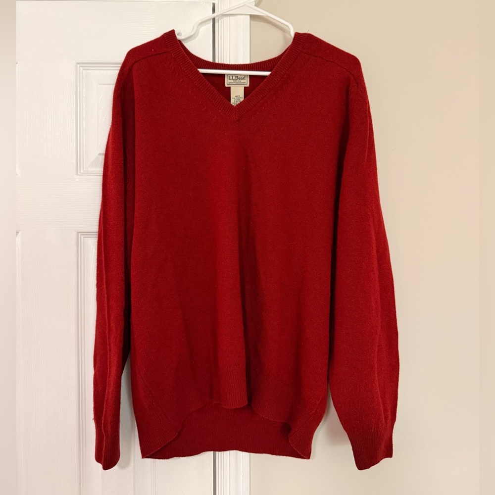 Vintage Men’s L.L. Bean 100% Lambswool V-Neck Sweater // Size L // Red